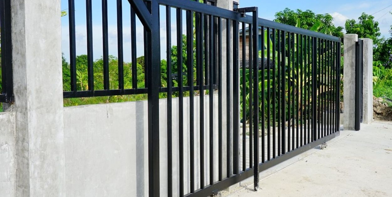 Bramy przesuwne – nowoczesne rozwiązanie dla każdej posesji