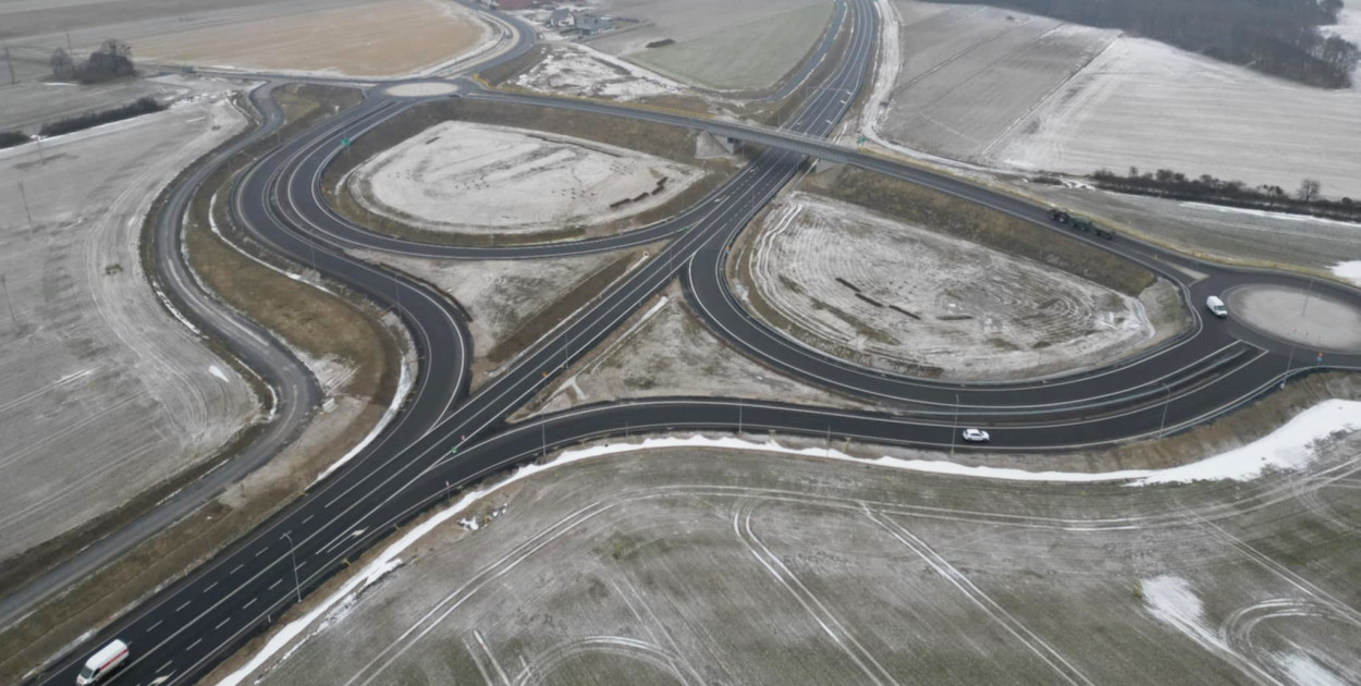 Groźny błąd na trasie nowej obwodnicy DK12. Nawigacja "każe" łamać przepisy...