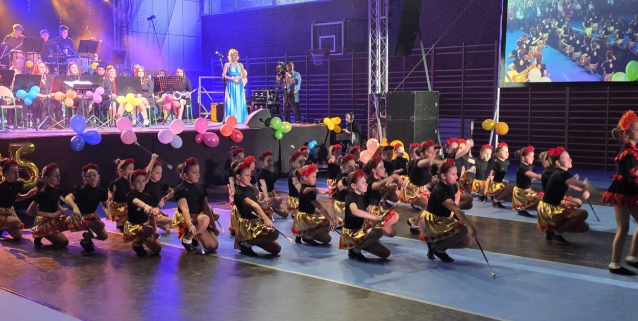 Wielowymiarowy i multikolorowy... Dotrzymali słowa. Zrobili widowisko!