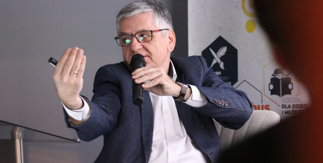 Roman Czejarek w Gostyniu. Na sali brakowało miejsc. Bo ta historia wciąż...