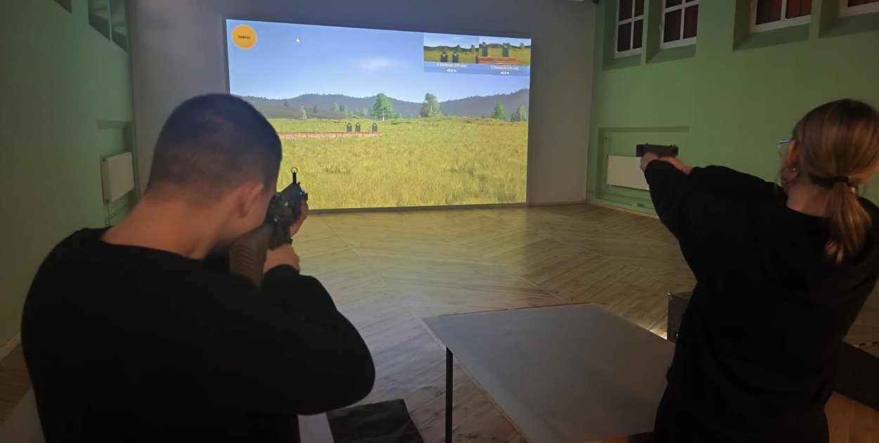 Cel w edukację! Młodzież sprawdziła się na strzelnicy