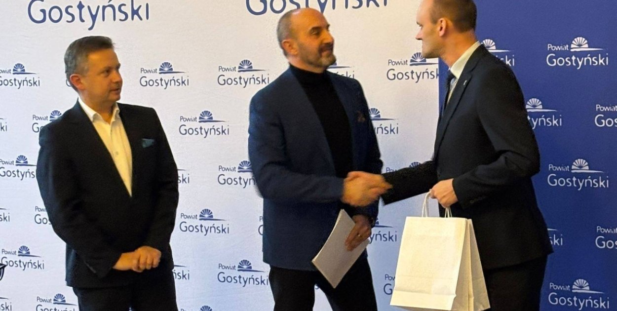 Dzień podpisów i planów. Prawie pół miliona ruszyło w teren