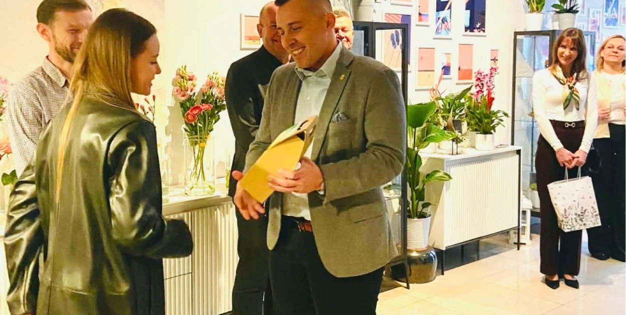 Zachwyt na wyciągnięcie ręki. Ulotne chwile, dostały ramę...