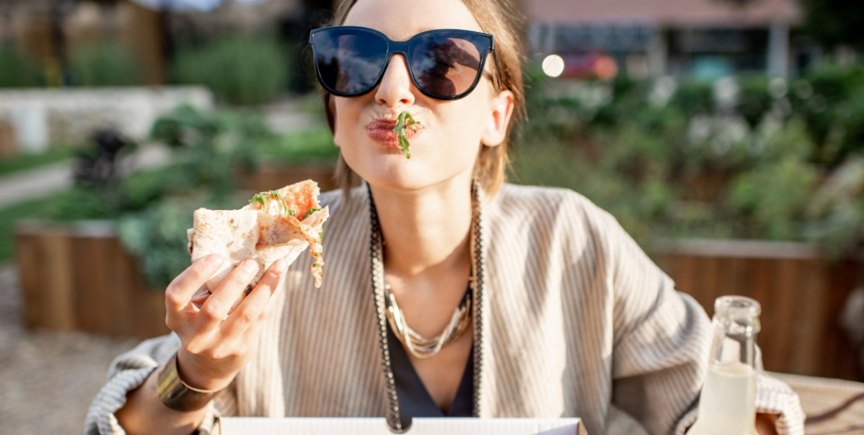 Wolność czy ucieczka? Coraz więcej ludzi wybiera... siebie. Z czego to wynika?