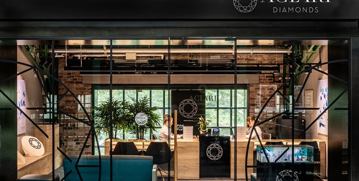 Wyjątkowe pierścionki z dwukolorowego złota - czy warto je wybrać na zaręczyny?