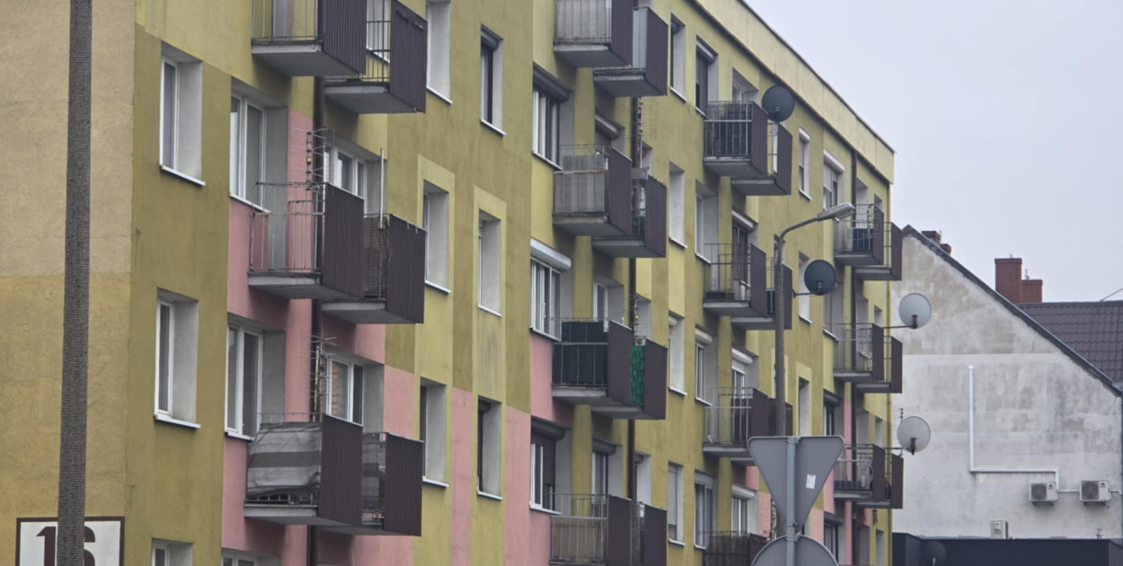Ponad sto balkonów do remontu!  Wiemy, na których osiedlach. Potrzeba jest pilna