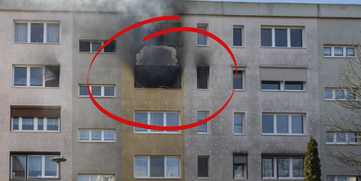 Pożar mieszkania w bloku. Ogień odciął niektórym drogę ewakuacji.