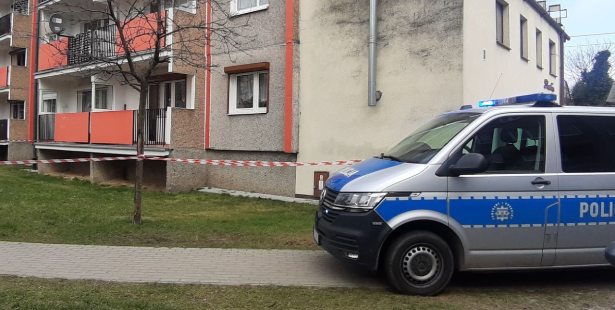 Tragedia wisiała w powietrzu!. Chwycił za nóż i dwa razy dźgnął własnego ojca