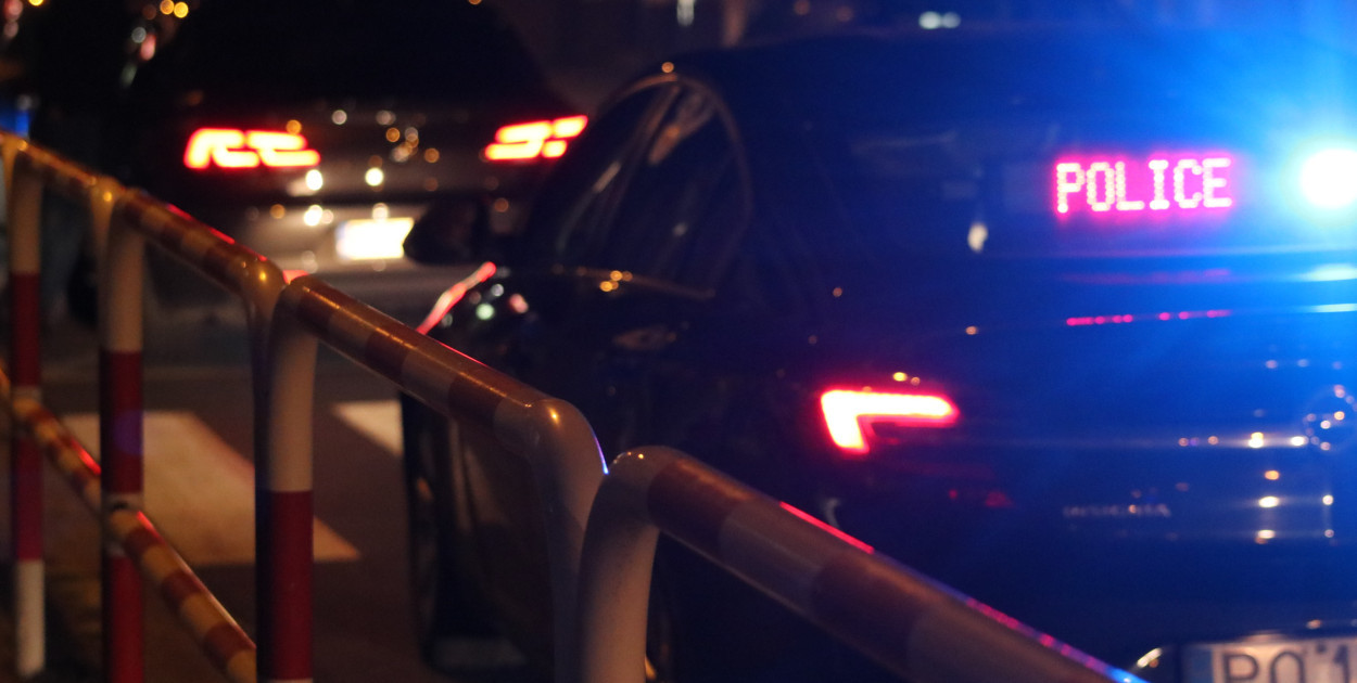 Dzielnicowy wypatrzył ją po zmroku, gdy jechała przez wieś. Kobiecie grożą...