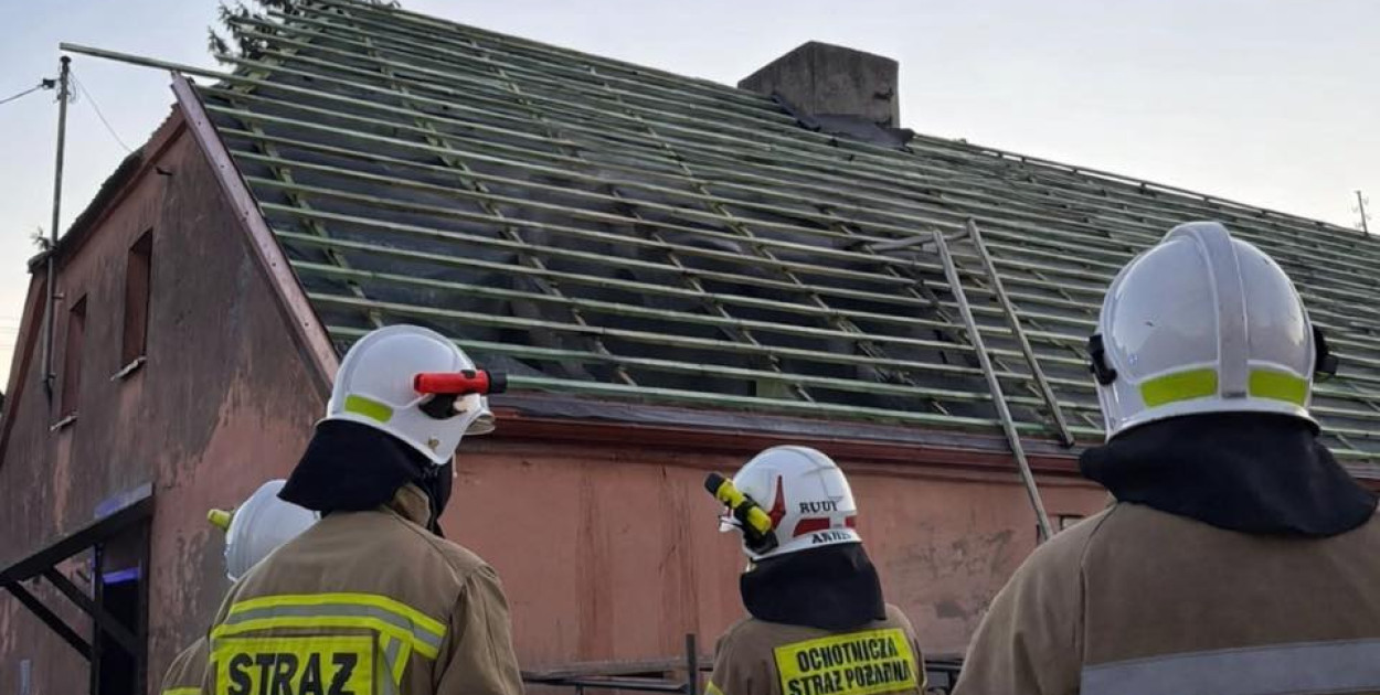 Tajemniczy pożar budynku z mieszkaniami i świetlicą. Sprawą zajmuje się policja