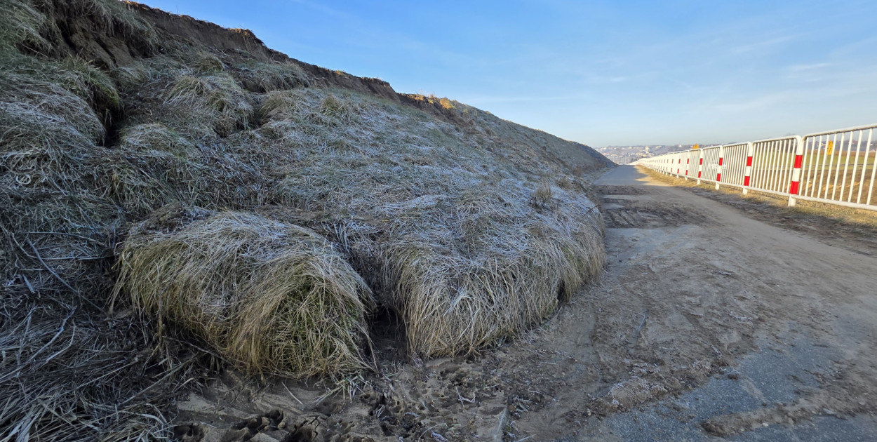 Skarpa "zjechała jak dywan" Co dalej ze ścieżką rowerową przy łączniku obwodnicy?