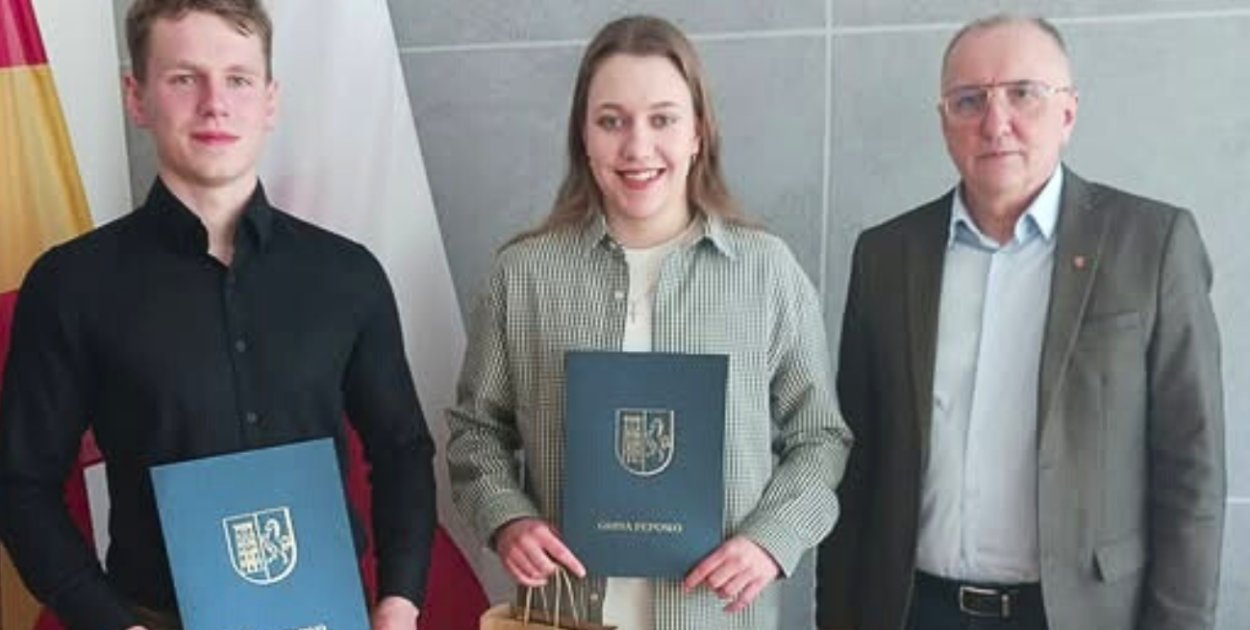 Michalina Wycisk i Eryk Nowacki zostali nagrodzeni przez władze gminy. Oboje...