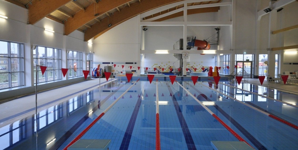 Chemiczny incydent na krytej pływalni! Ewakuacja i pięć osób w szpitalu