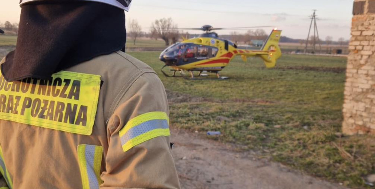 Maszyna przygniotła mężczyznę. Na pomoc ruszyli świadkowie. Przyleciał LPR
