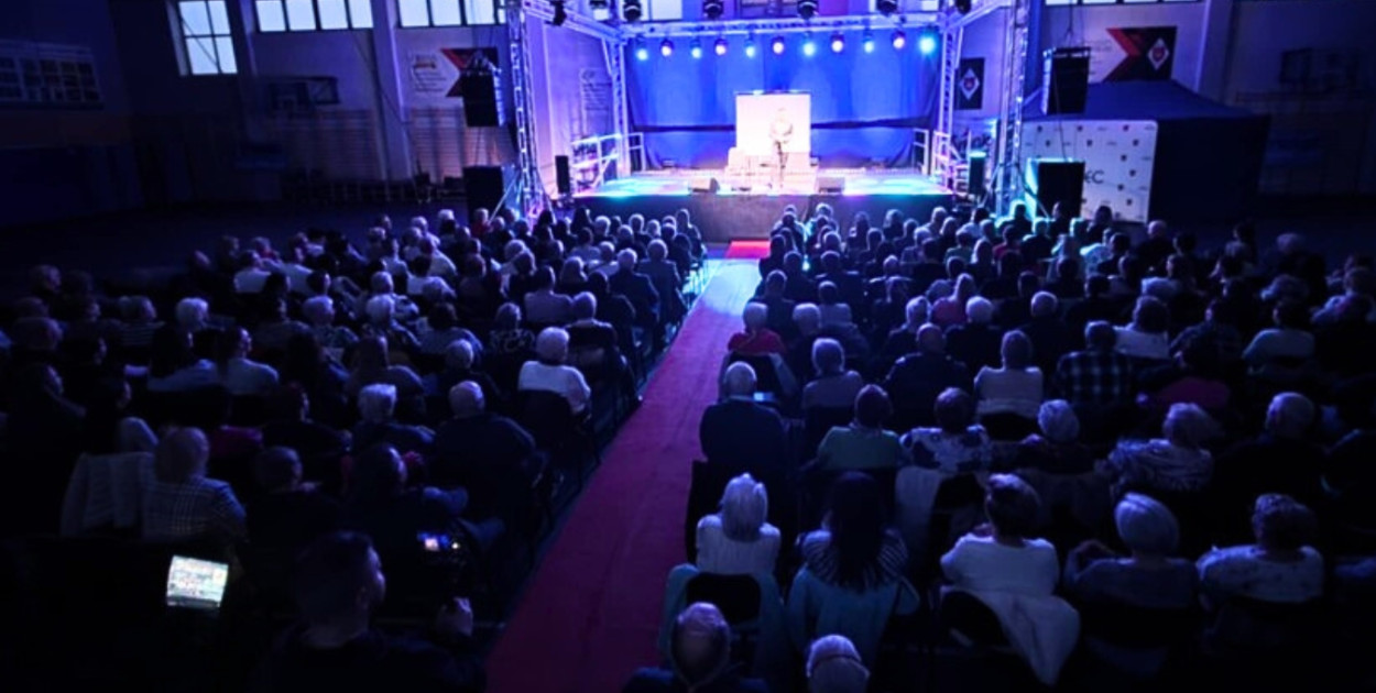 Drwinom nie było końca! Formacja Chatelet nie oszczędziła tego wieczoru nikogo