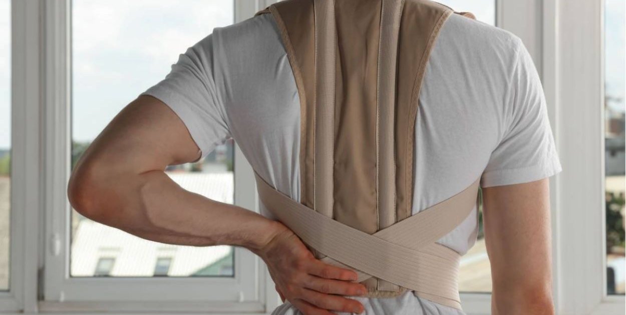 Gorset ortopedyczny – czego nigdy nie robić podczas jego noszenia