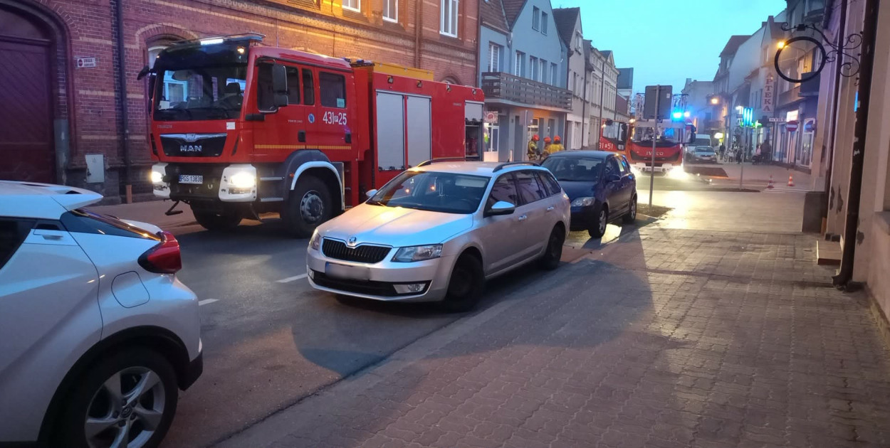 Dym nad kamienicą postawił służby na równe nogi. Finał był inny, niż się...