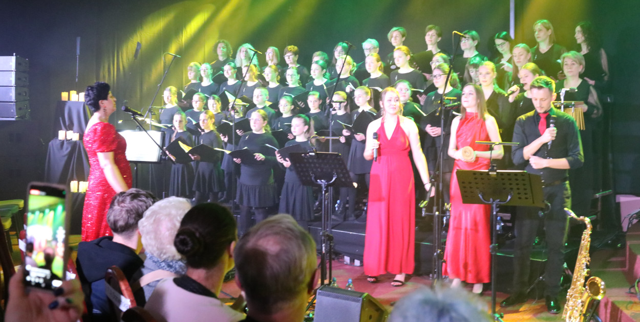 Od subtelnych ballad przez filmowe historie, aż po rockowe przeboje. A wszystko...