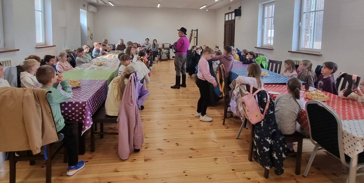 Śladami tradycji i wielkanocnych niespodzianek. Dzieci z Gostynia na Biskupiźnie