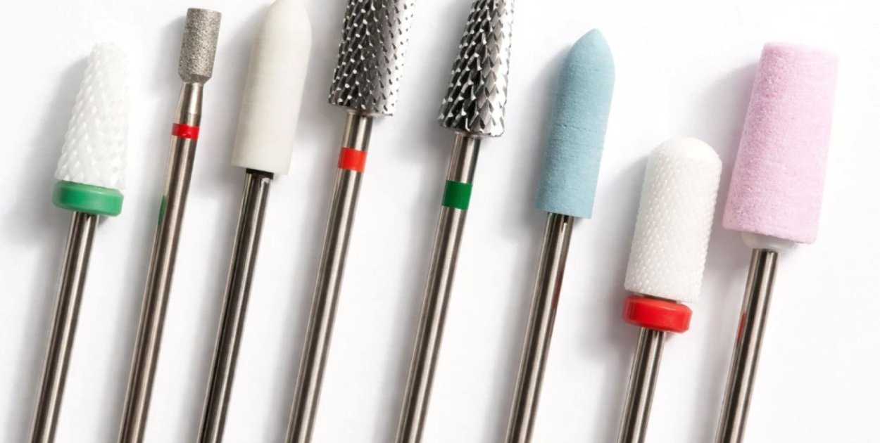 Podstawowe rodzaje frezów do manicure – jak wybrać odpowiednie końcówki?