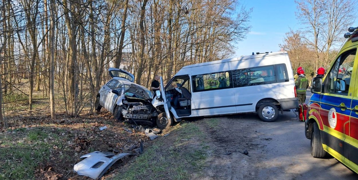 Poważny wypadek w sąsiednim powiecie. Pięć osób zostało rannych