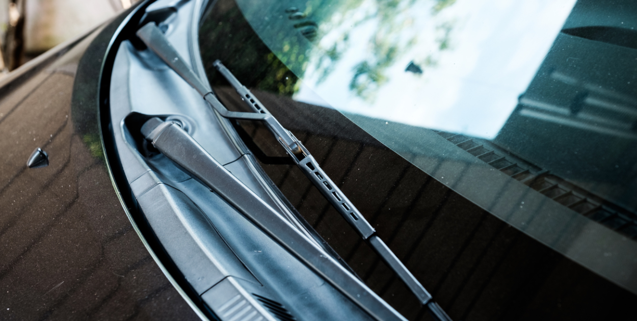 Mandat za wycieraczką? Wygląda wiarygodnie, ale to kolejna metoda oszustów