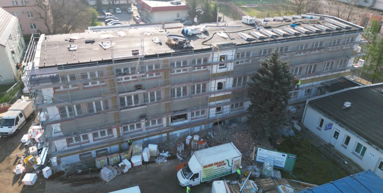 Spieszą się, bo czas ucieka. Czy uda się skończyć w terminie? Dyrekcja szpitala...