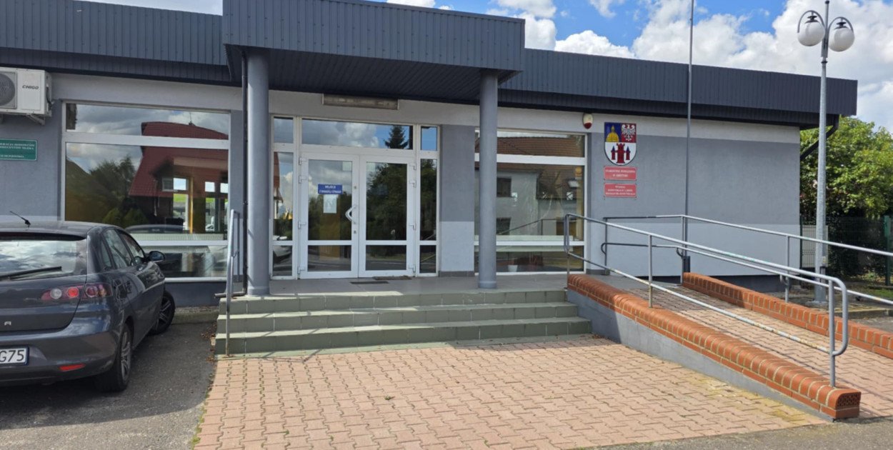 Prawie godzina czekania, a w środku żywej duszy? To mu się nie spodobało