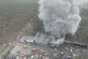 Pożar na terenie firmy w Śmiłowie. Wi